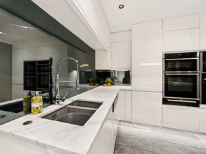 Photo 11- click for photo gallery